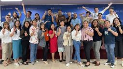 A large group of students and academics pose for a photo at TESSI Philippines