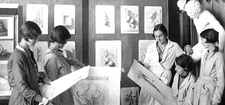 Students in a drawing class in the early 1930s.
