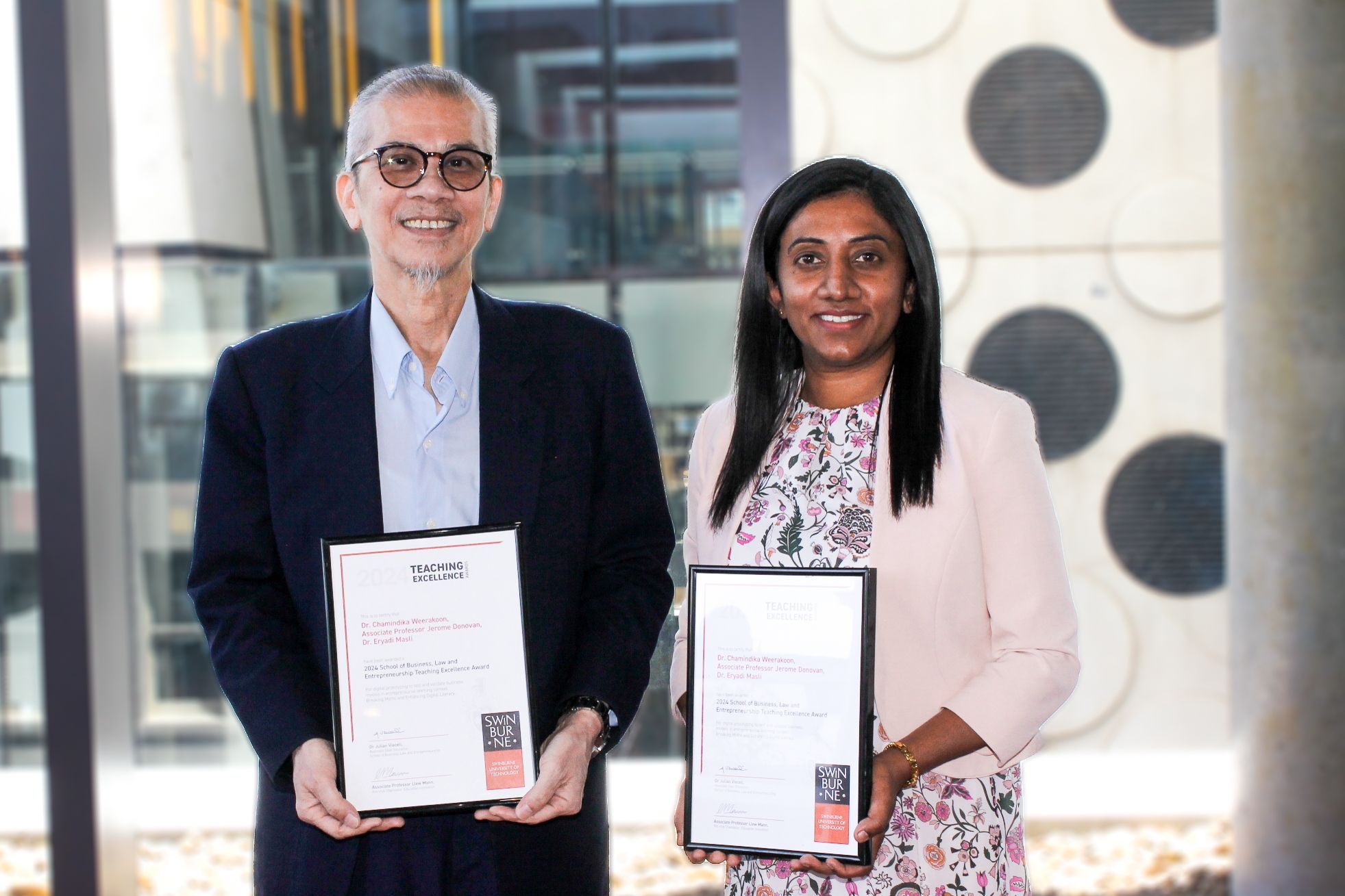  Dr Eryadi Masli and Dr Chamindika Weerakoon posing with their School Teaching Excellence Award