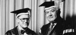 L–R: Vice Chancellor Professor Iain Wallace and Chancellor Richard Pratt at the installation of Richard Pratt as foundation chancellor, March 1993.