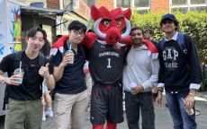 Mike Kim on the left posing with 3 other students and Razor on the Hawthorn campus 